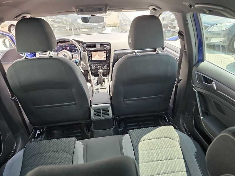 Volkswagen Golf 1,4TSi R-Line Webasto NAVI - fotka 29 z 43