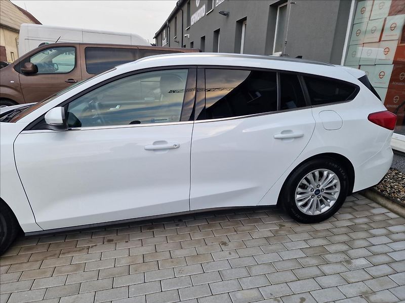 Ford Focus 1.5TDCi 88kW Titanium,ČR,1.Maj - fotka 44 z 48