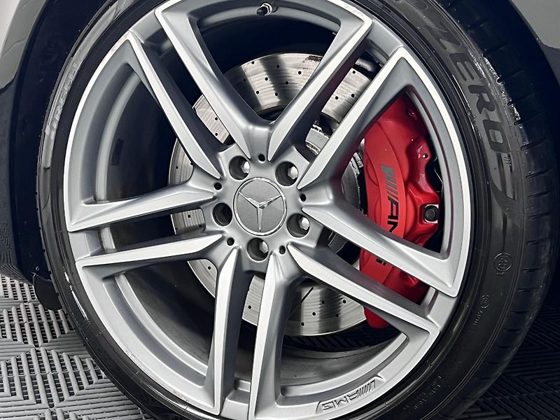 Mercedes-Benz Třídy E E 63s AMG, 4.0i 450 kW 113 Tkm - fotka 2 z 57
