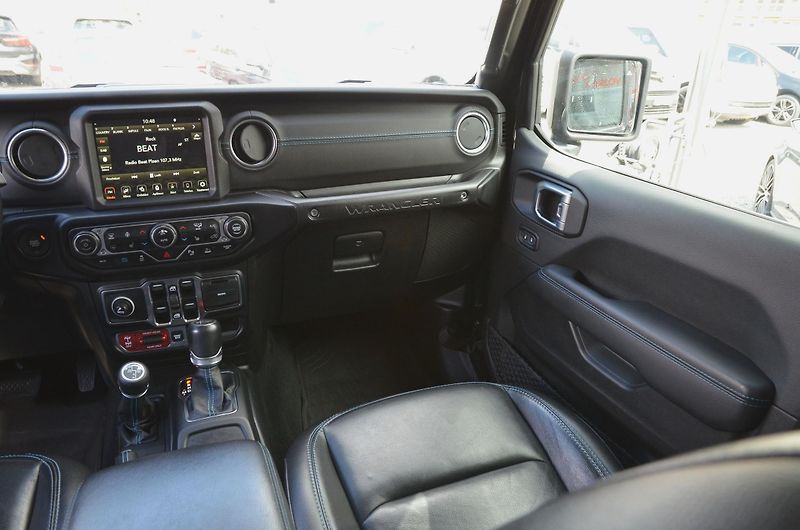 Jeep Wrangler (2022) Rubicon 4xe Unlimited 4x4 / ČR - fotka 21 z 52