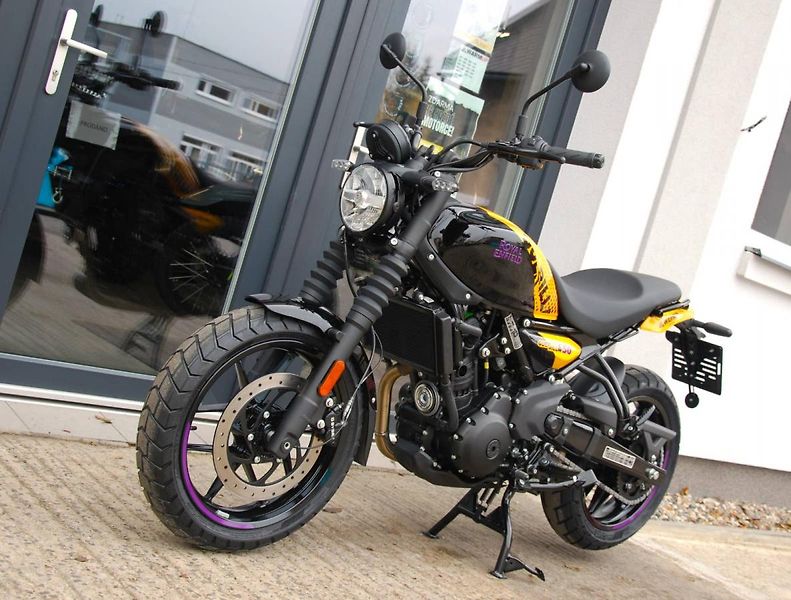 Royal Enfield (2026) Guerrilla 450 YELLOW RIBBON - fotka 4 z 25