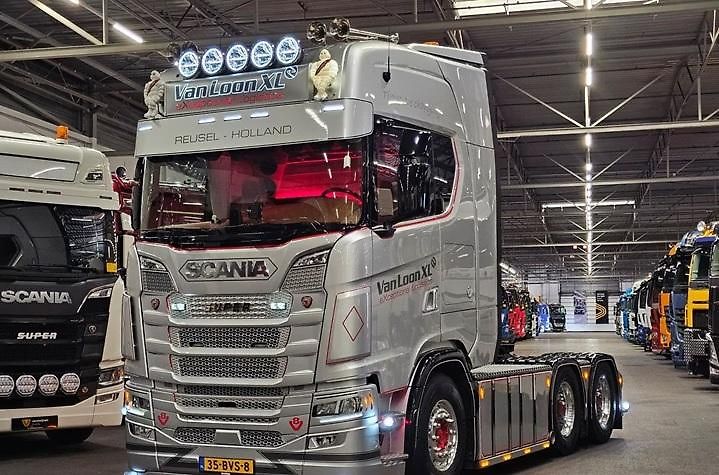 Scania (2023) S 590 V8 6x4 souprava 80t - fotka 23 z 30