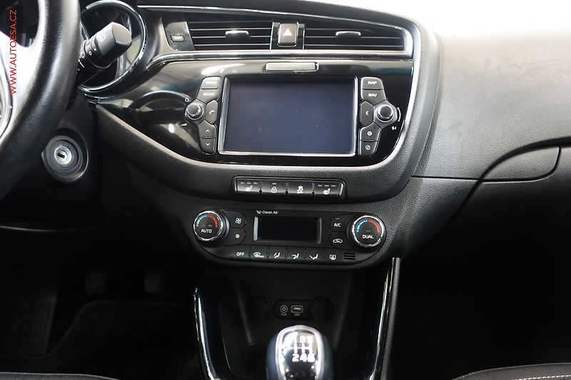 Kia Ceed (2016) 1.6CRDi, Navi, AC - fotka 13 z 23