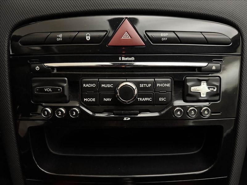 Peugeot 308 1,6 KABRIO DPH NAVI SERVIS  CC - fotka 24 z 39
