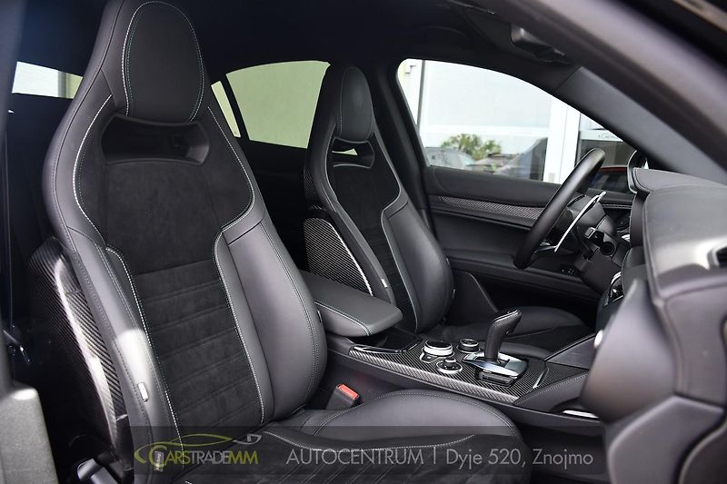 Alfa Romeo Stelvio 2.9V6 Bi-T SPARCO+AKRAPOVIČ - fotka 14 z 54