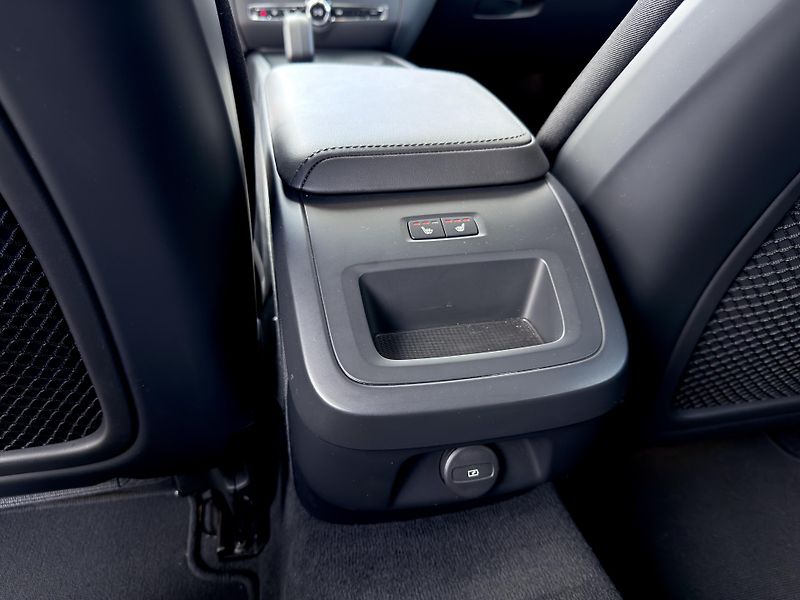 Volvo V60 B4 FWD CORE // REZERVACE // - fotka 15 z 35