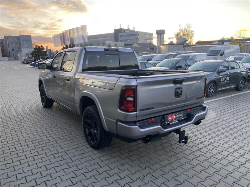 Dodge RAM (2025) 3,0 R6 LPG R6 Laramie Night - fotka 5 z 24