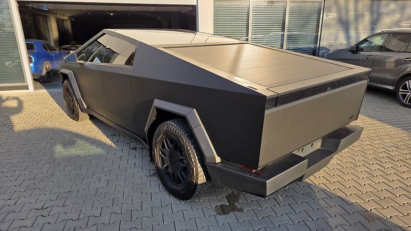 Tesla Cybertruck (2024) BEAST 844PS 3xMOTOR CZ - fotka 6 z 13