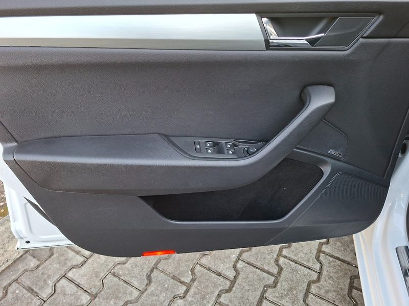 Škoda Superb (2015) 2.0TDI 110kW MAN -NEHAVAROVÁNO - fotka 23 z 47