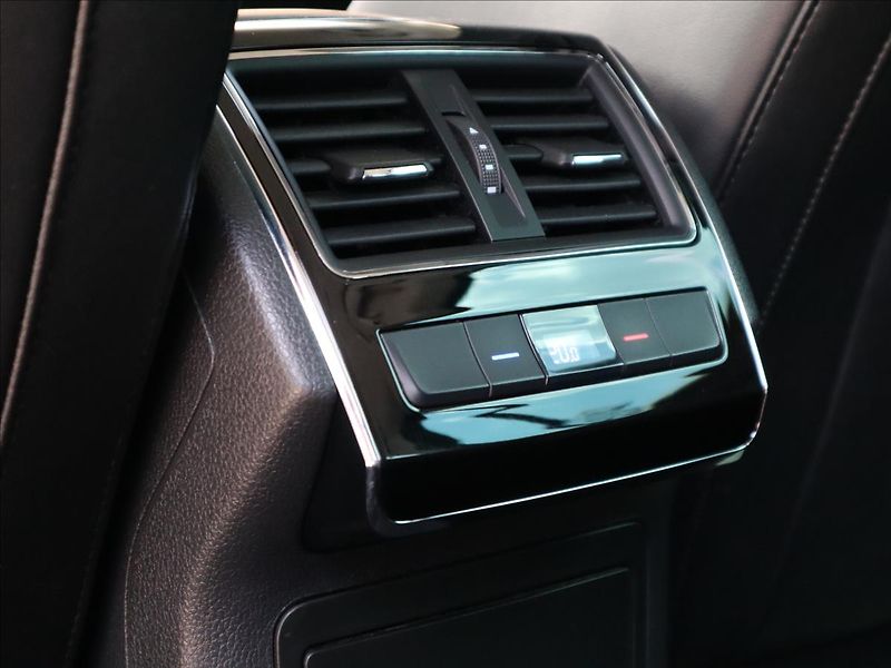 Škoda Superb 2,0 TDI DSG ACC DCC Kamera LED - fotka 46 z 58