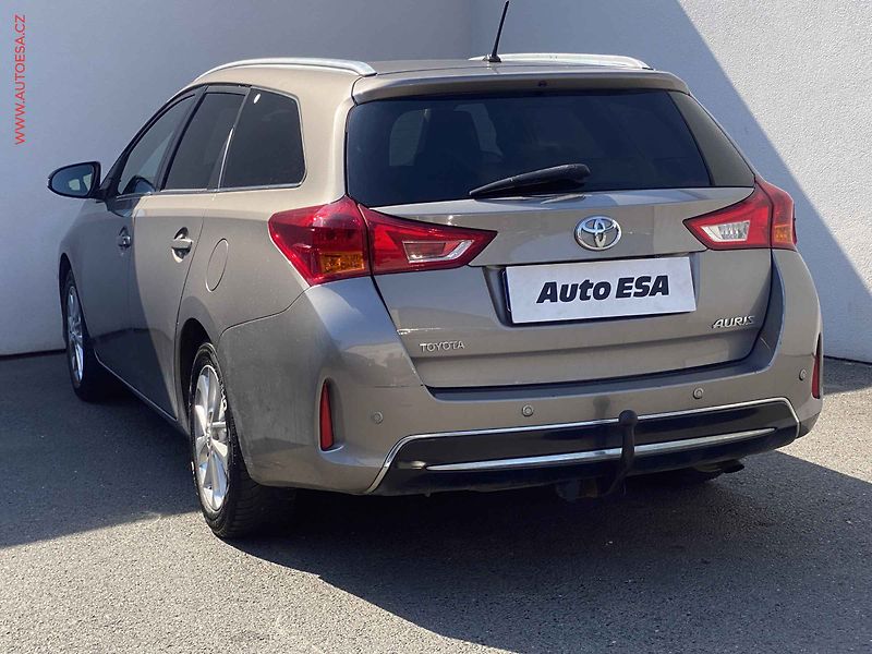 Toyota Auris (2013) 1.6i, 1.maj,ČR, Active - fotka 6 z 21