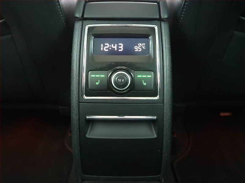 Škoda Superb (2013) Elegance 3.6 FSI V6, 4X4 - fotka 25 z 27