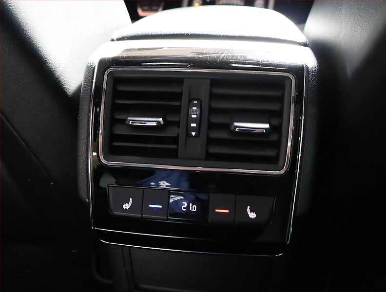 Škoda Superb (2018) Sportline 2.0 TDI, 4X4 - fotka 28 z 31