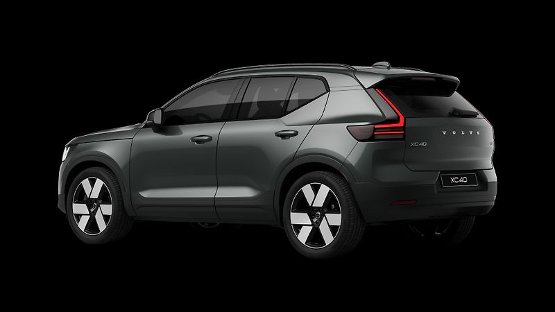 Volvo XC40 (2026) PLUS DARK, B4 FWD, 145+10 kW / - fotka 4 z 10