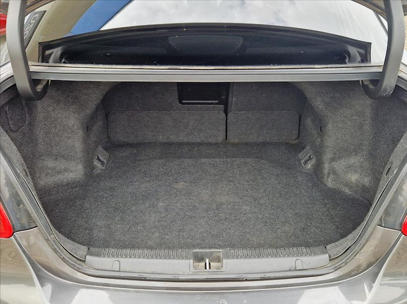 Suzuki Kizashi 2,4 i 4x4 XENON AC ŠÍBR VÝHŘEV - fotka 11 z 37