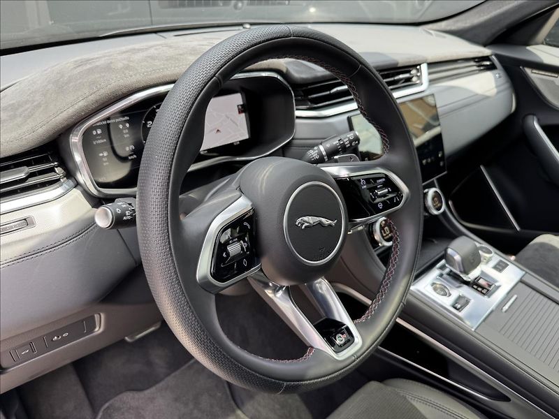 Jaguar F-Pace 5,0 P550 SVR AWD ZÁRUKA - fotka 11 z 36