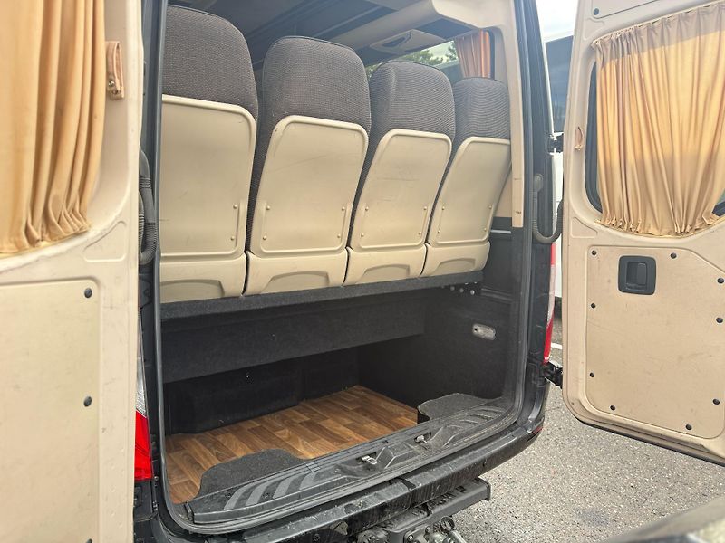Mercedes-Benz (2019) 519CDI XXL / 3.0 V6 / 24+1   - fotka 11 z 16