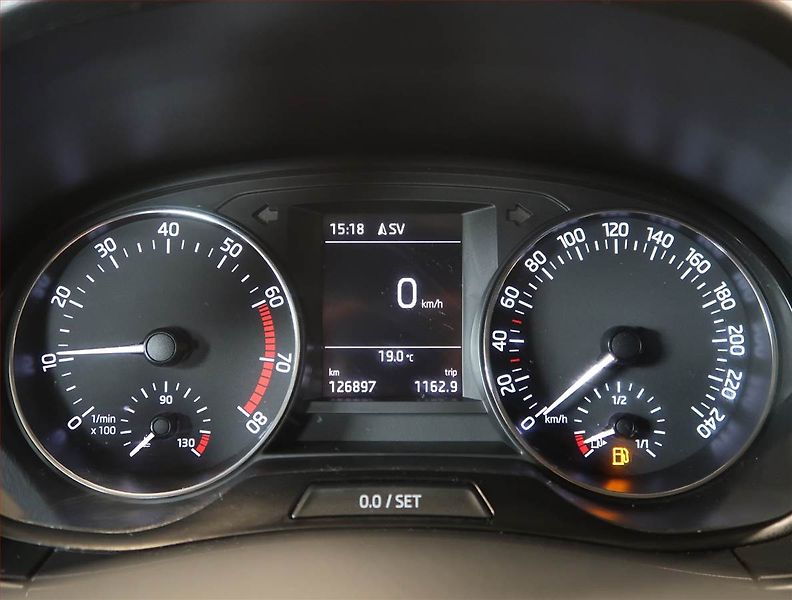 Škoda Fabia (2018) Style 1.0 TSI, Navi, Tempomat - fotka 11 z 20