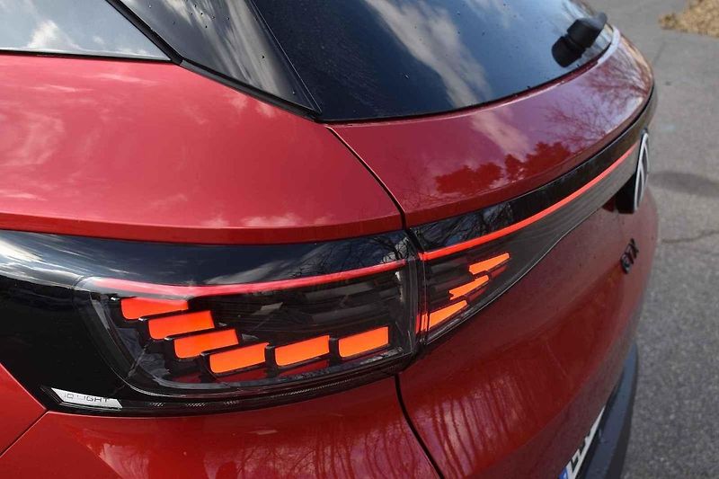 Volkswagen ID.4 GTX umí dobře manévrovat i v těsnějších prostorách