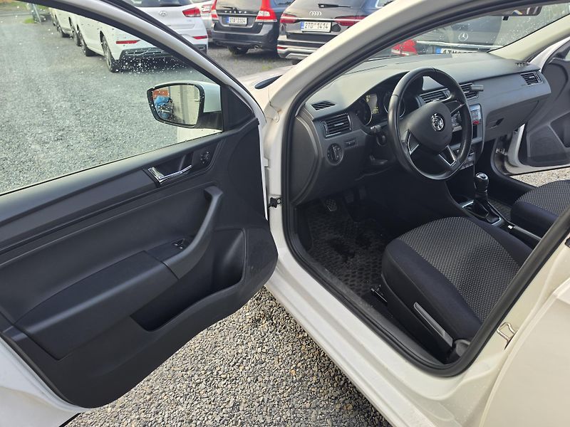 Škoda Rapid 1.0 TSi 64tkm - fotka 11 z 17