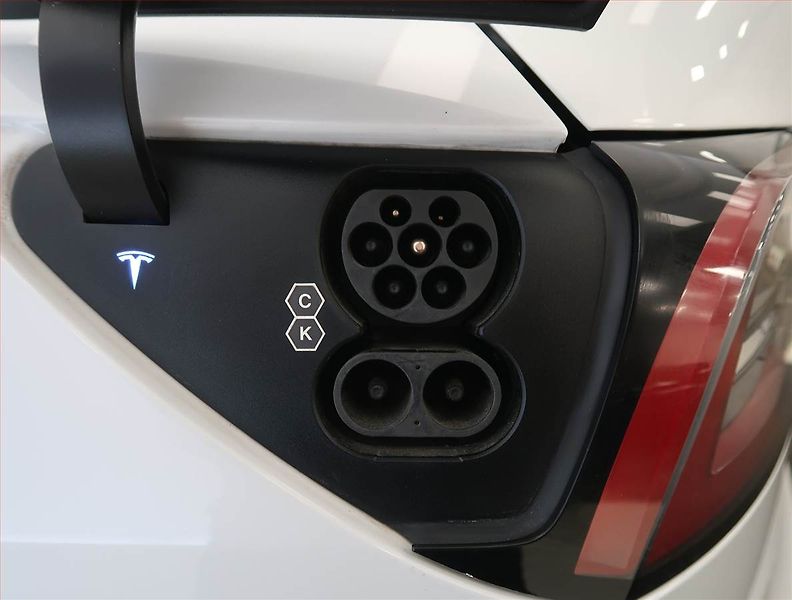 Tesla Model Y (2022) Long Range AWD 79kWh, SoH 89% - fotka 32 z 33