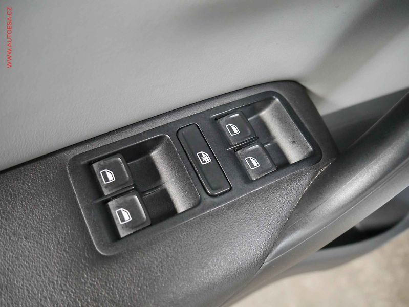 Volkswagen Polo (2016) 1.4i, Navi - fotka 18 z 19