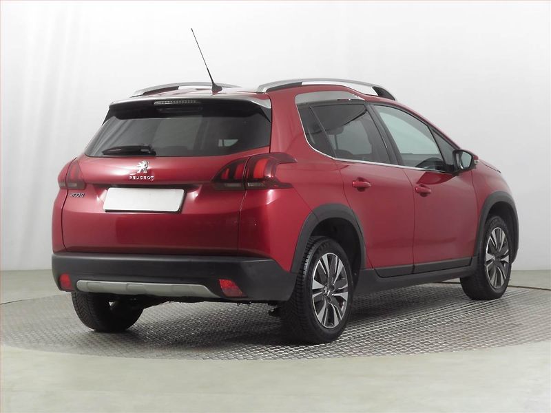 Peugeot 2008 (2017) 1.6 BlueHDi, Navi, Tempomat - fotka 5 z 20