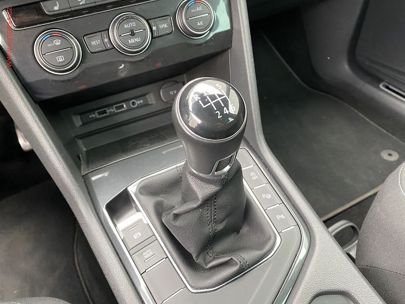 Volkswagen Tiguan (2020) 1.5 TSi, IQ Drive, LED, +kola - fotka 16 z 18