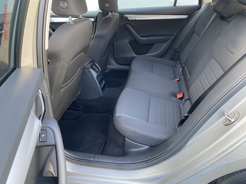 Škoda Octavia (2016) 1.6TDi, 1.maj,ČR, AC, park - fotka 10 z 17