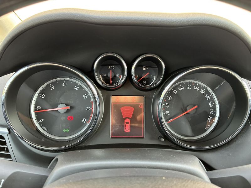 Opel Zafira 1.4 TURBO 103kW - fotka 16 z 19