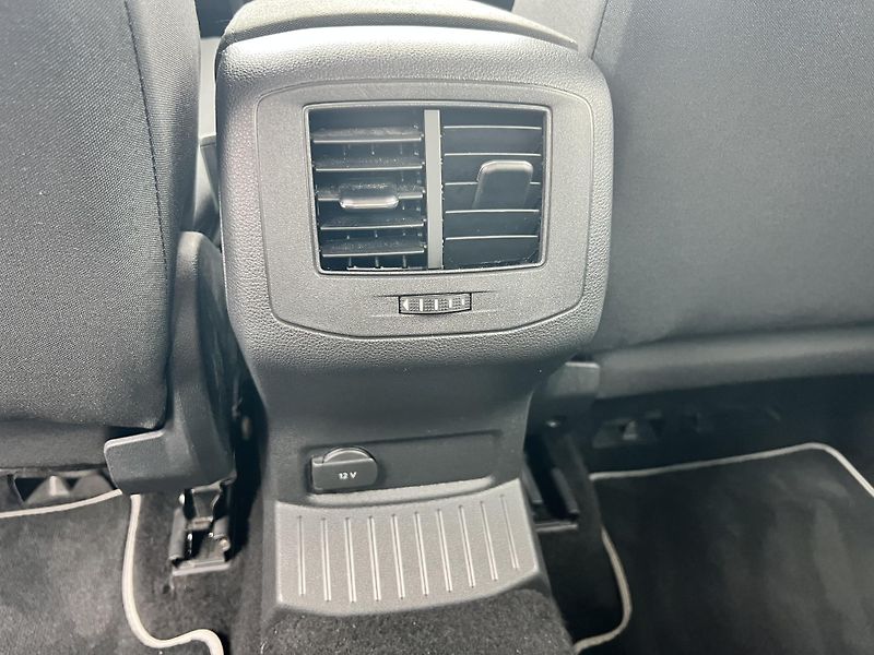 Volkswagen T-Roc 1.0 - fotka 21 z 22