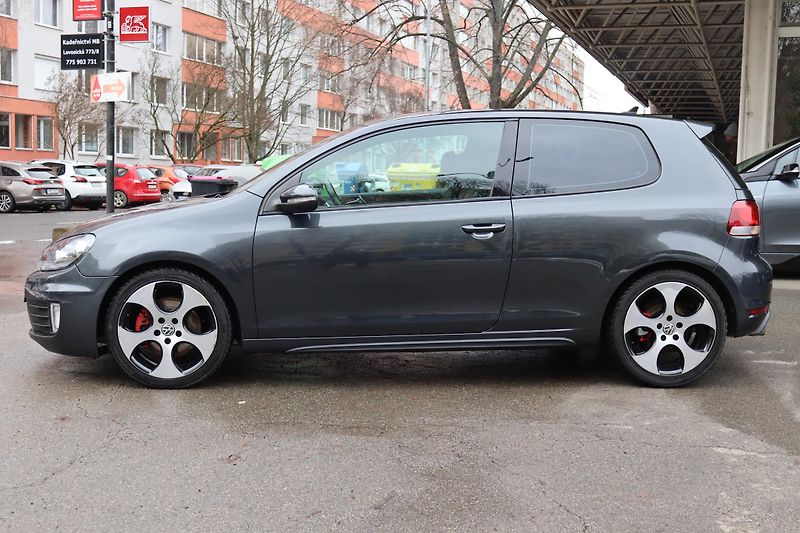 Volkswagen Golf GTI 2.0TSI 147kW - fotka 15 z 47