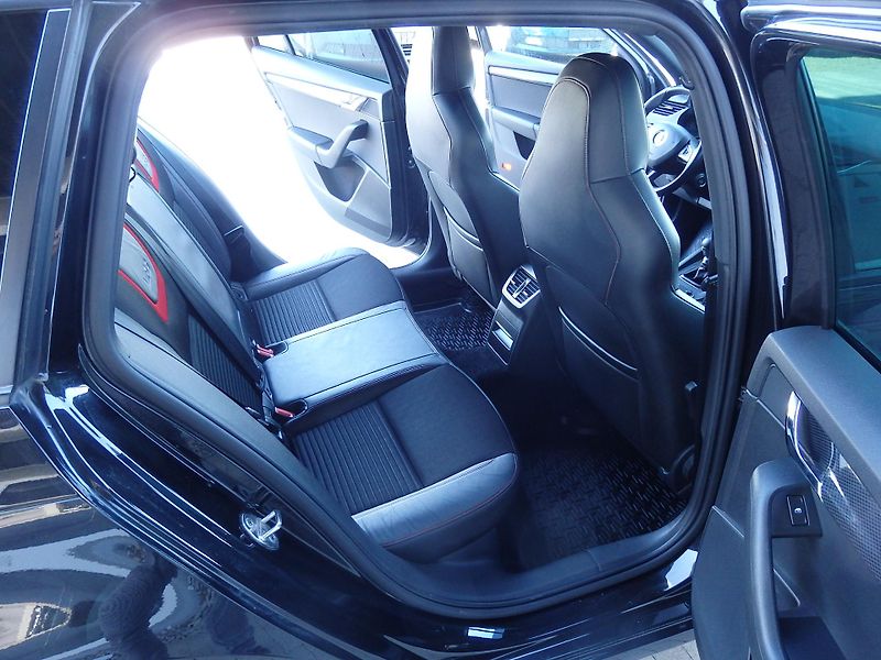 Škoda Octavia 2.0 TDI RS 135 kW NAVIGACE - fotka 12 z 22
