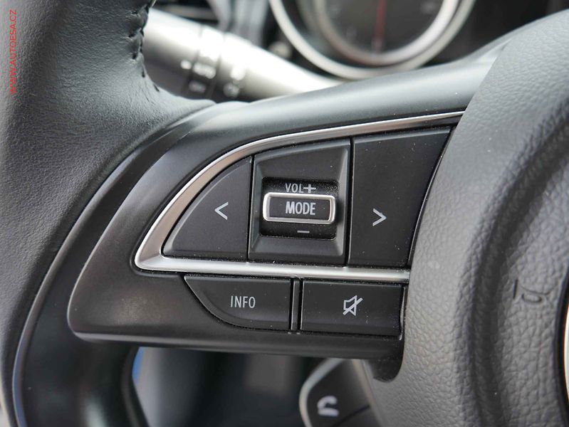 Suzuki Swift (2019) 1.0 Boosterjet, ČR, AC - fotka 15 z 18