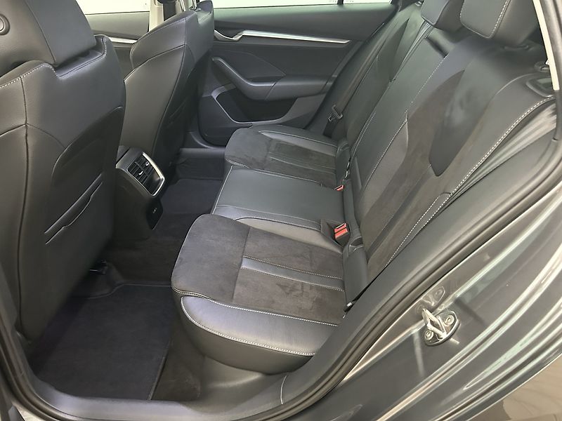 Škoda Octavia 2.0 TDI Top selection - fotka 8 z 25