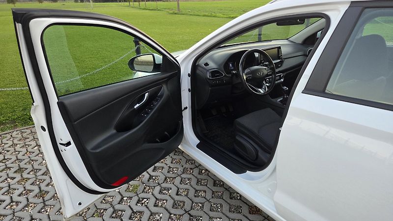 Hyundai i30 1.0 TGDI 120 Comfort, CZ, DPH - fotka 9 z 27