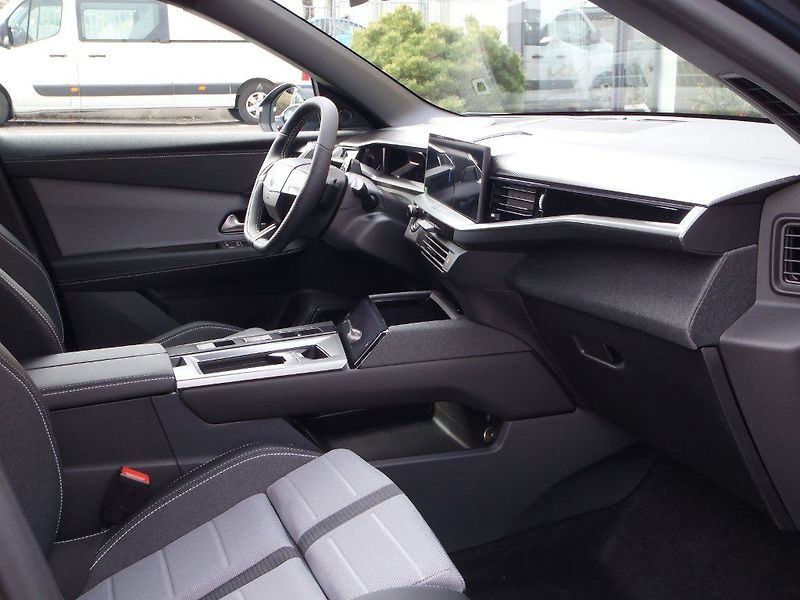 Opel Grandland Ultimate Hybrid 1.2T 107kW - fotka 10 z 37