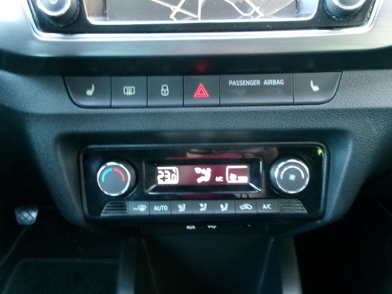 Škoda Fabia 1,2 TSI AUTOKLIMA TAŽ NAVI - fotka 19 z 29