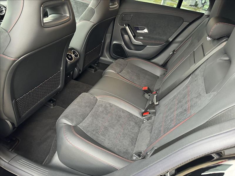 Mercedes-Benz CLA 200d Shooting Brake - fotka 20 z 31
