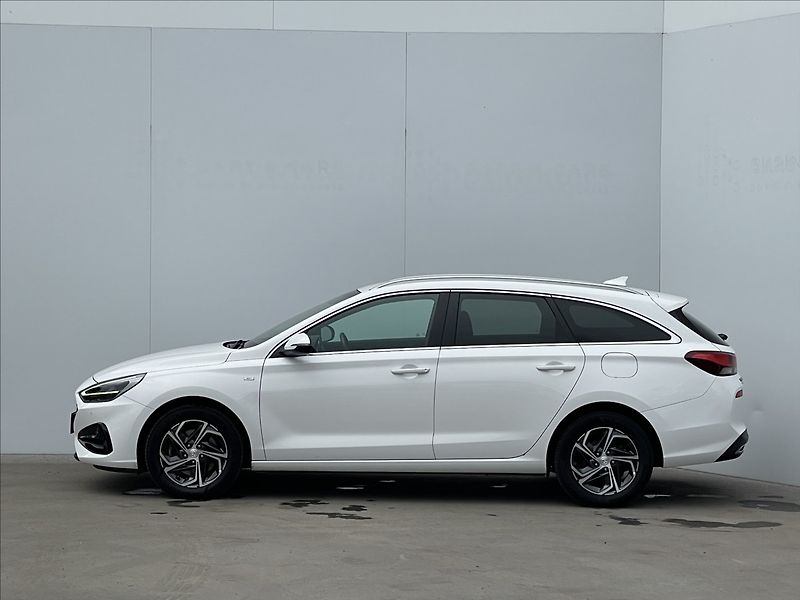 Hyundai i30 1,5 T-GDI AT7 Combi Smart PDC - fotka 2 z 23