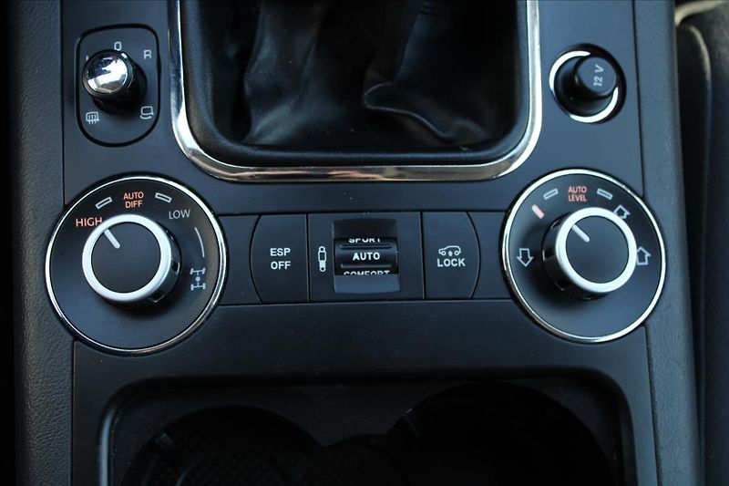 Volkswagen Touareg 2,5 TDI  NOVÉ V ČR,4x4 - fotka 18 z 29