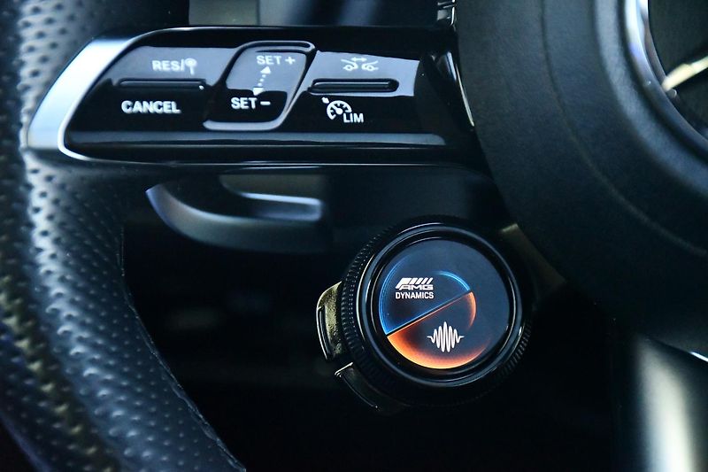 Mercedes-Benz EQE AMG 53 4MATIC+ PANO HUD ZÁRUKA - fotka 28 z 49