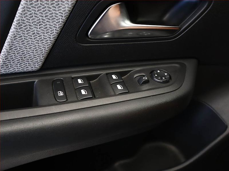 Citroën C4 (2021) 1.2 PureTech, Serv.kniha, Kůže - fotka 17 z 19