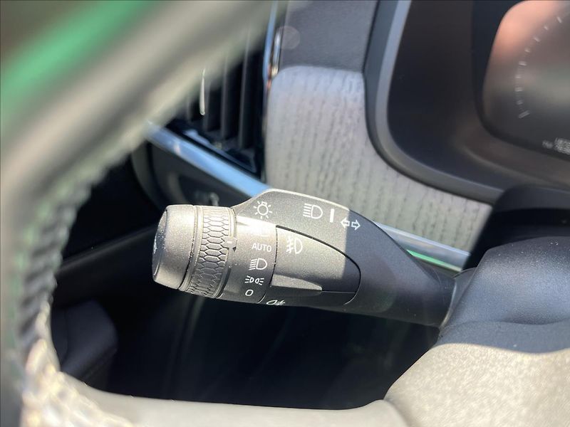 Volvo V90 2,0 B4 145KW CROSS COUNTRY DPH - fotka 24 z 43