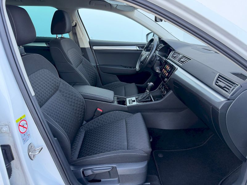 Škoda Superb (2023) 2.0 TDI 110kW Comfort Plus - fotka 28 z 35