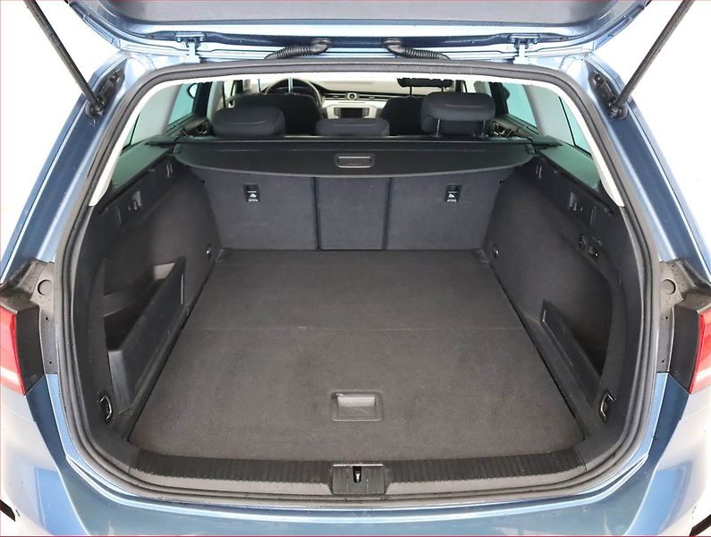 Volkswagen Passat (2015) 2.0 TDI, Automat, Serv.kniha - fotka 14 z 20