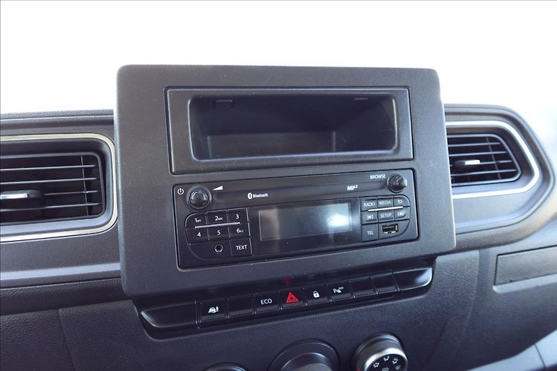 Renault Master 2,3 DCI  L2H2 7MÍST KLIMA - fotka 32 z 36