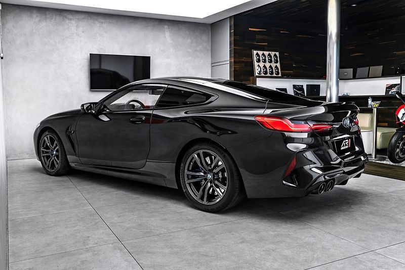 BMW M8 Coupe Competition Night Carbon - fotka 8 z 23