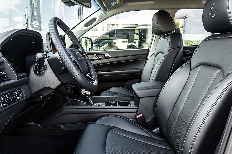 SsangYong Musso (2026) 2,2 e-XDI 4WD AT PREMIUM+  Gra - fotka 10 z 20