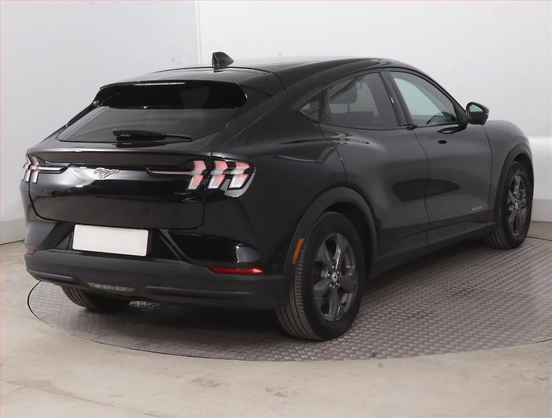 Ford Mustang Mach-E (2021) Standard Range RWD, SoH 94% - fotka 5 z 19